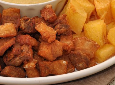 Panceta com mandioca